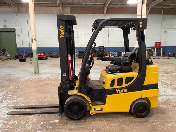 #5559-•-2017-yale-glc070-lp-forklift-image-8