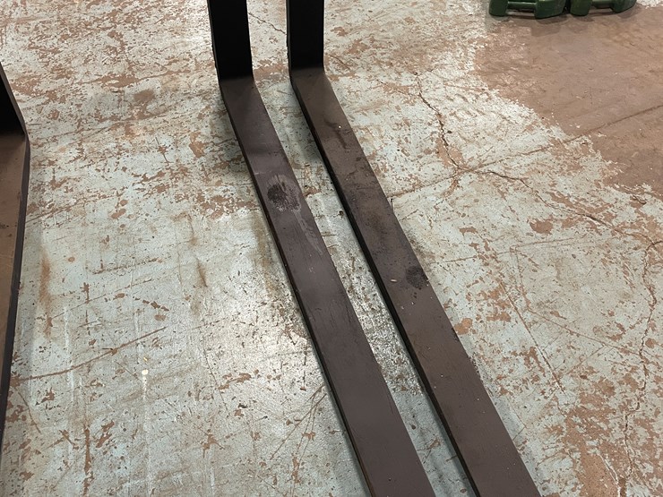#7209-•-60"-x-4"-forklift-pallet-forks-image-2