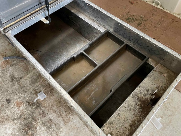 #1615-•-tractor-supply-diamond-plate-tool-box-image-12