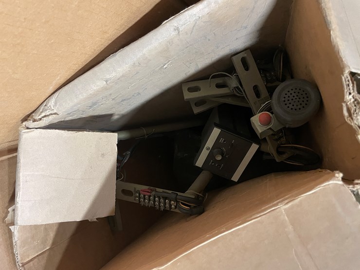 #7258-•-assorted-electrical-parts-and-supplies-image-9