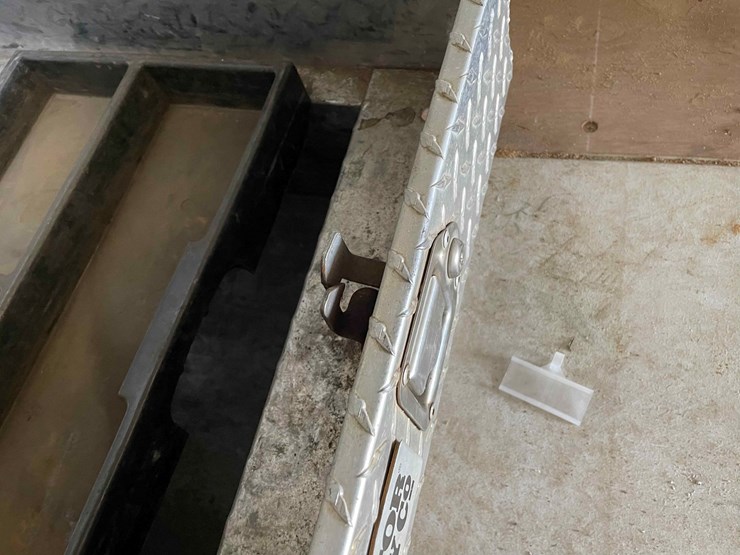 #1615-•-tractor-supply-diamond-plate-tool-box-image-13