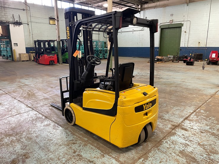 #5565-•-2020-yale-erp040-electric-forklift-image-7