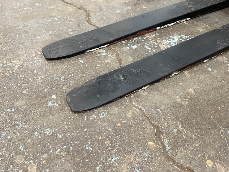 #5566-•-toyota-7bru18-ride-on-electric-reach-forklift-image-11