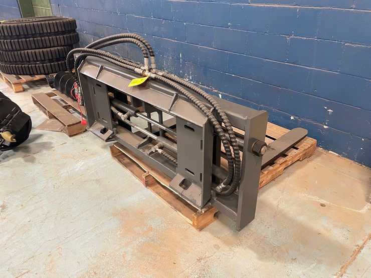 #7232-•-skid-steer-quick-attach-forks-with-side-shift-image-1