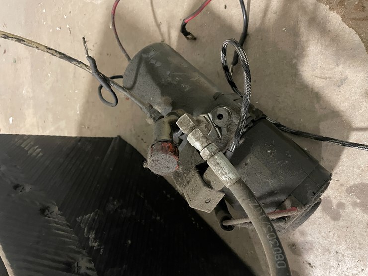 #7250-•-(3)-electric-hydraulic-pumps-image-7