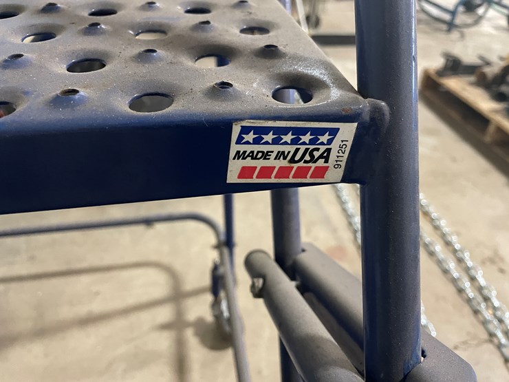 #7249-•-louisville-steel-4-step-warehouse-ladder-image-10