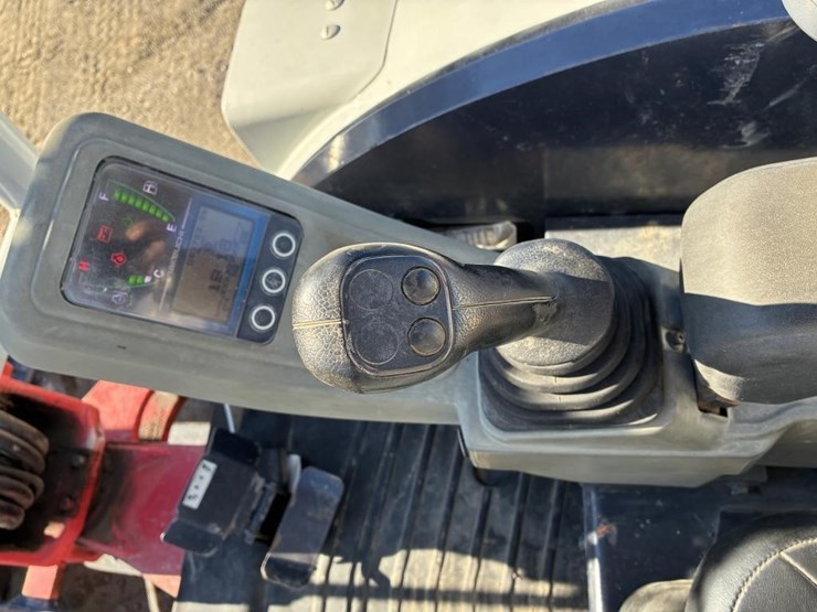 2022-takeuchi-tb230-image-25