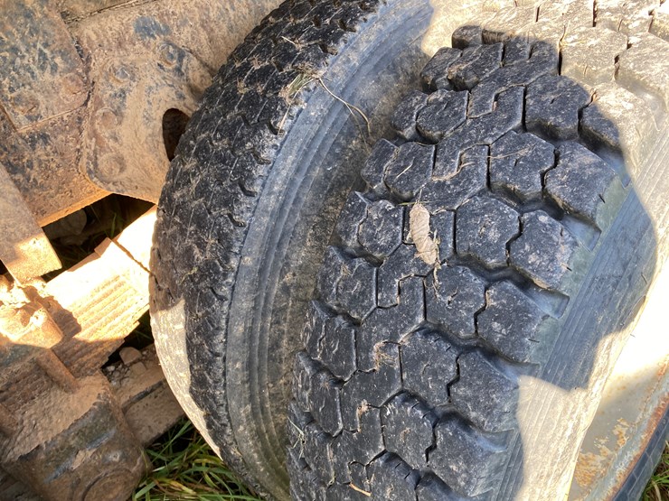 1982-international-dt466-image-25