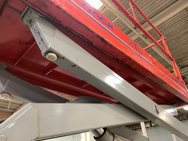 #5553-•-skyjack-sj226-scissor-lift-image-43