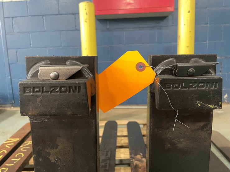 #7214-•-42"-x-4"-forklift-pallet-forks-image-6