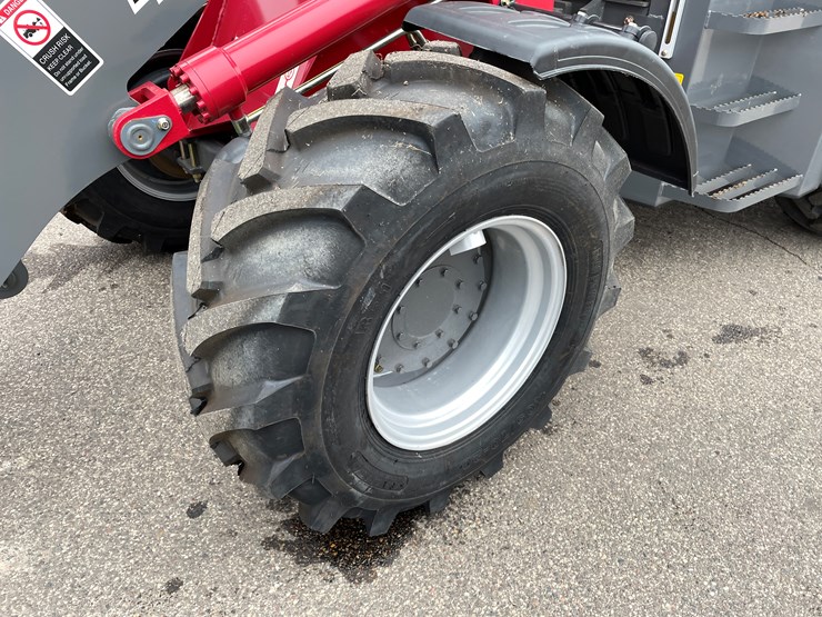 #5502-•-2024-magnum-4400l-wheel-loader-image-18