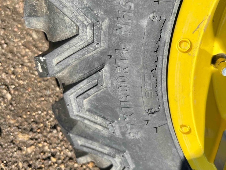 2013-john-deere-gator-image-18