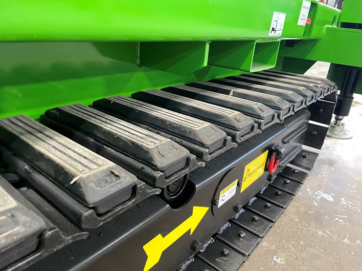 #5551-•-fronteq-fs6332tl-track-drive-scissor-lift-with-outriggers-image-48