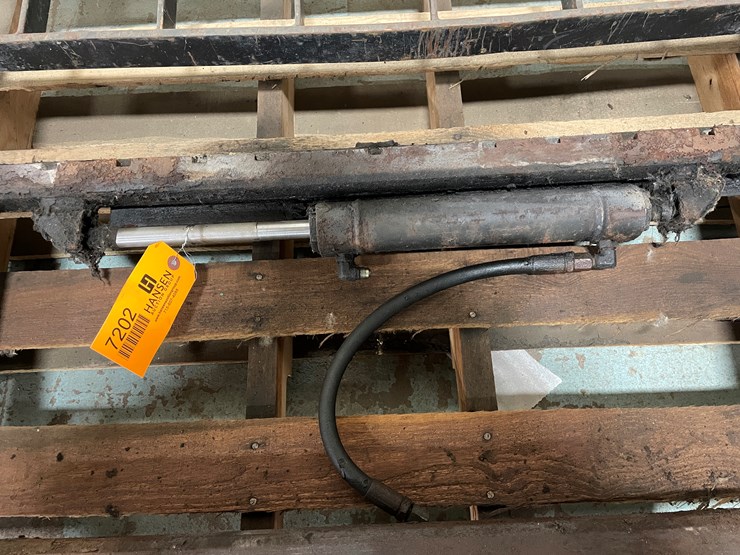 #7202-•-forklift-side-shift-plate-with-load-back-rest-image-5