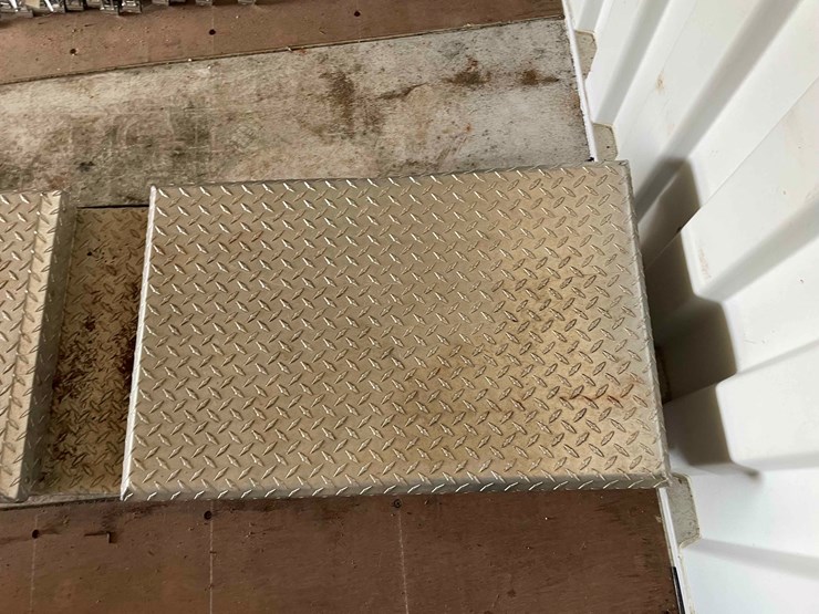 #1615-•-tractor-supply-diamond-plate-tool-box-image-5