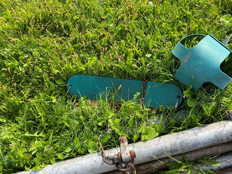 #1653-•-metal-swing-set-image-8