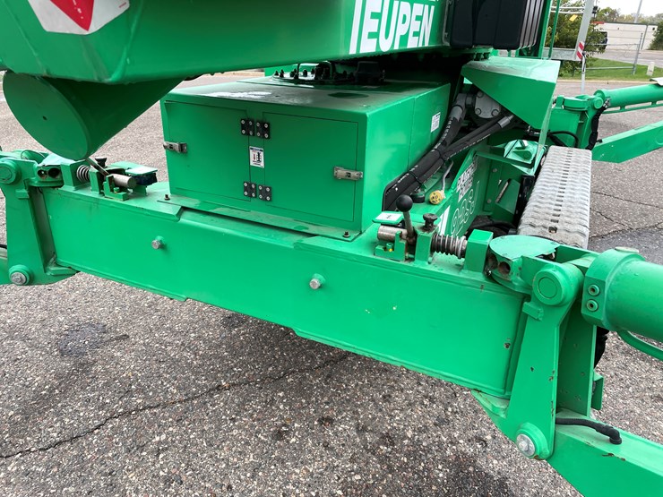 #5501-•-2017-teupen-tl92sj-track-drive-aerial-work-platform-image-31