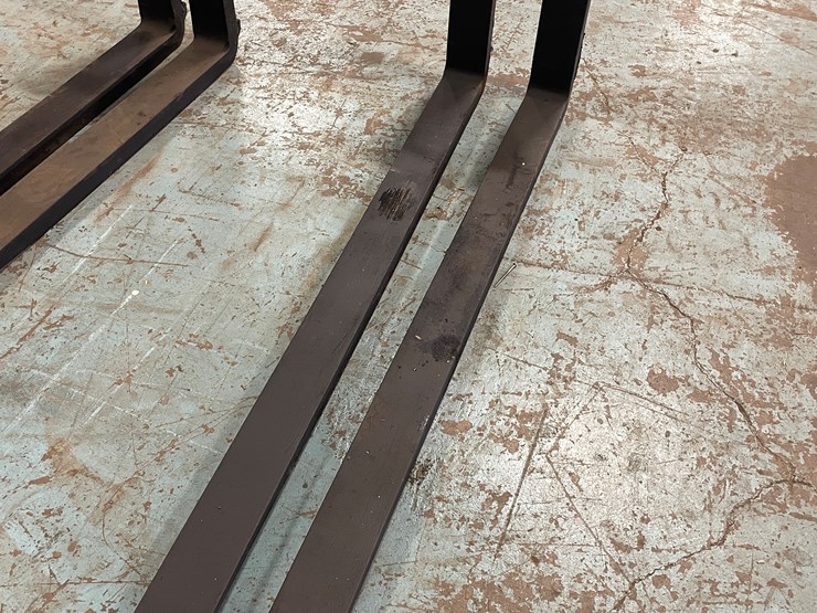 #7209-•-60"-x-4"-forklift-pallet-forks-image-1