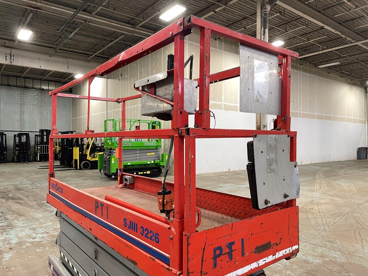 #5553-•-skyjack-sj226-scissor-lift-image-35