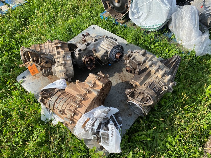 #1661-•-(4)-vehicle-transfer-cases-image-2