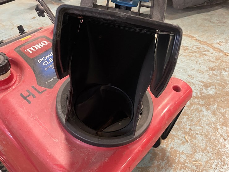 #7238-•-toro-power-clear-snowblower-image-9