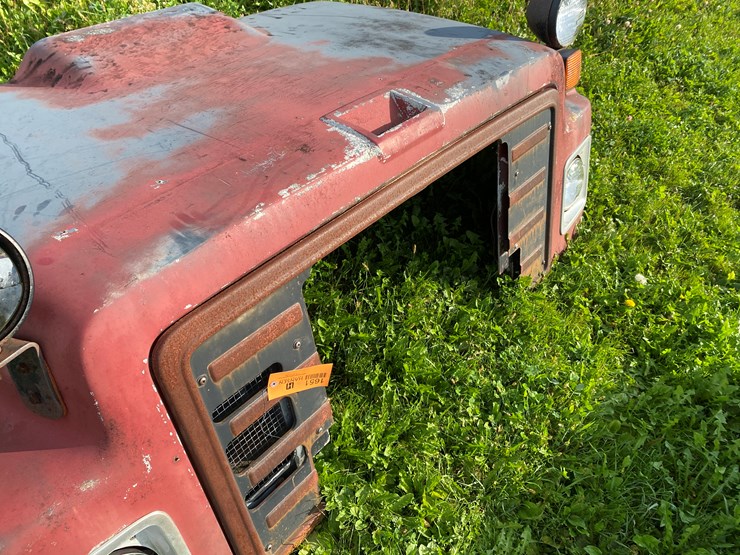 #1651-•-international-truck-hood-image-9