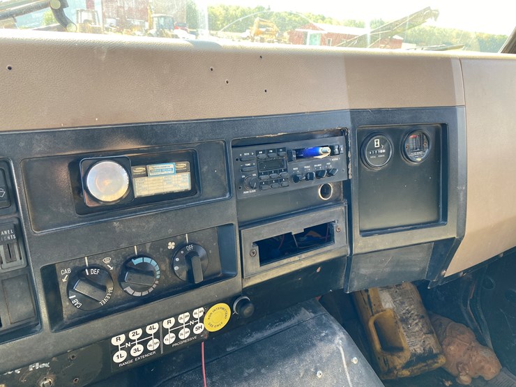 international-4900-image-48