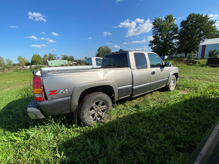 #1599-•-2000-chevy-silverado-1500-extended-cab-pickup-truck-(has-wi-title)-image-7