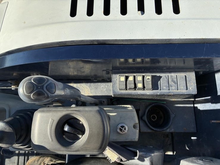 2022-takeuchi-tb230-image-24