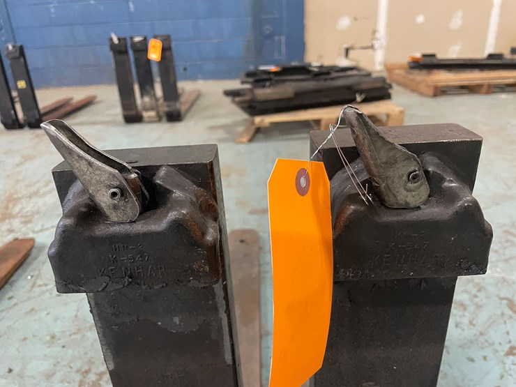 #7206-•-32"-x-4"-forklift-pallet-forks-image-7