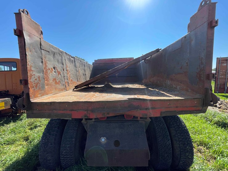 1982-international-dt466-image-60