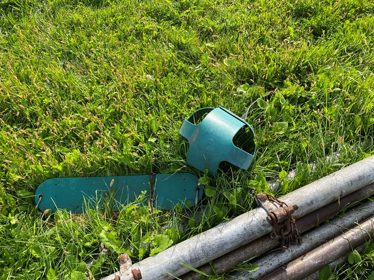 #1653-•-metal-swing-set-image-7