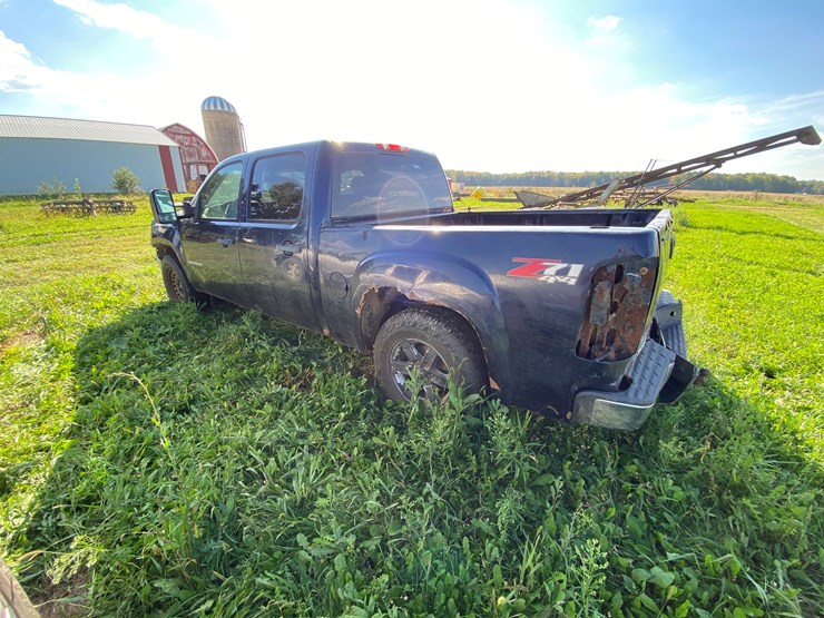 2010-gmc-sierra-1500-image-3