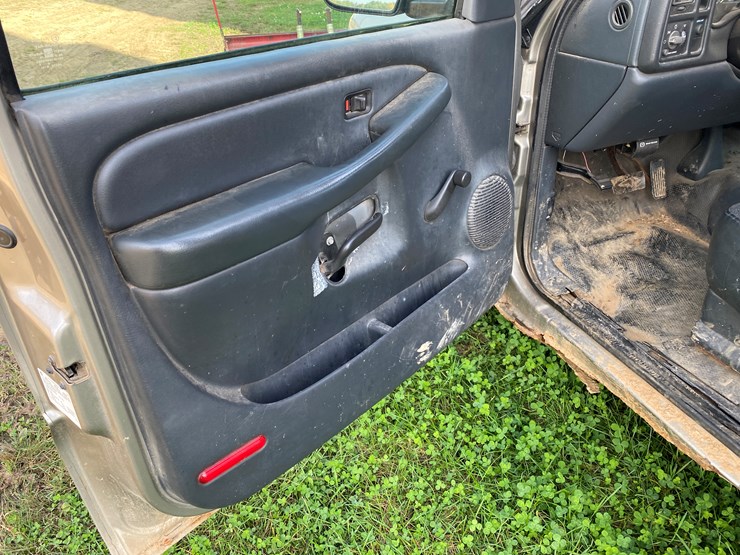 #1604-•-2000-chevy-silverado-1500-regular-cab-4x4-plow-truck-(no-title)-image-21