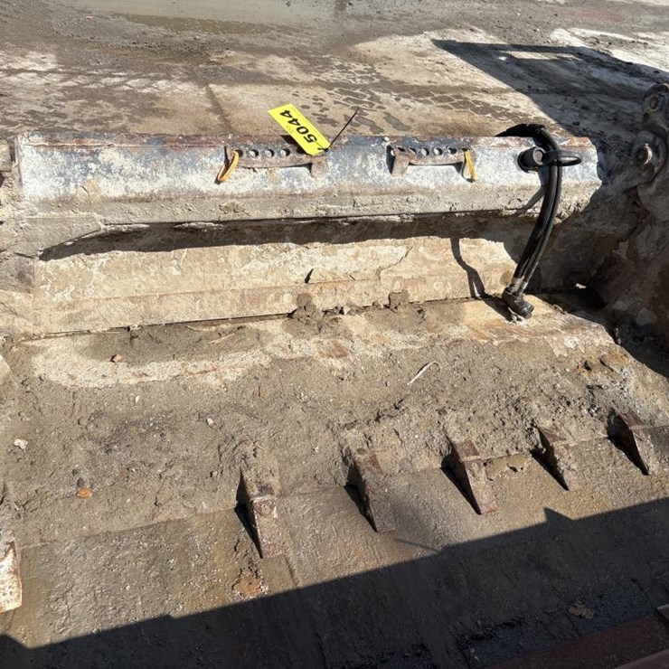 #5044 • Bobcat 3 In 1 Approx 74" Bucket