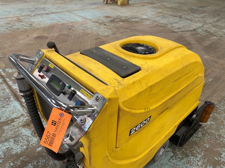 #5567-•-tomcat-2600-electric-floor-scrubber-image-19