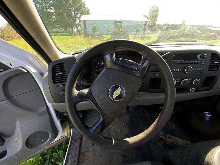 #1598-•-2010-chevy-silverado-1500-regular-cab-pickup-truck-(no-title)-image-53