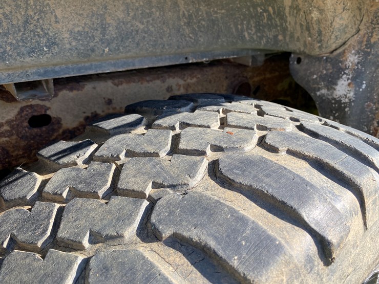 #1598-•-2010-chevy-silverado-1500-regular-cab-pickup-truck-(no-title)-image-32