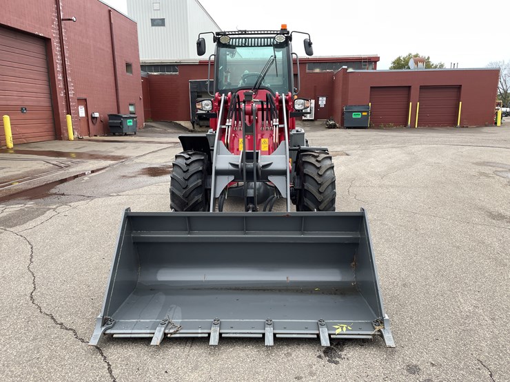 #5502-•-2024-magnum-4400l-wheel-loader-image-2