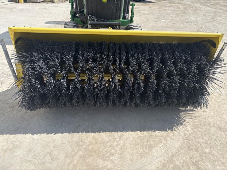 john-deere-1025r-image-40