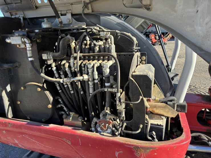 2022-takeuchi-tb230-image-15