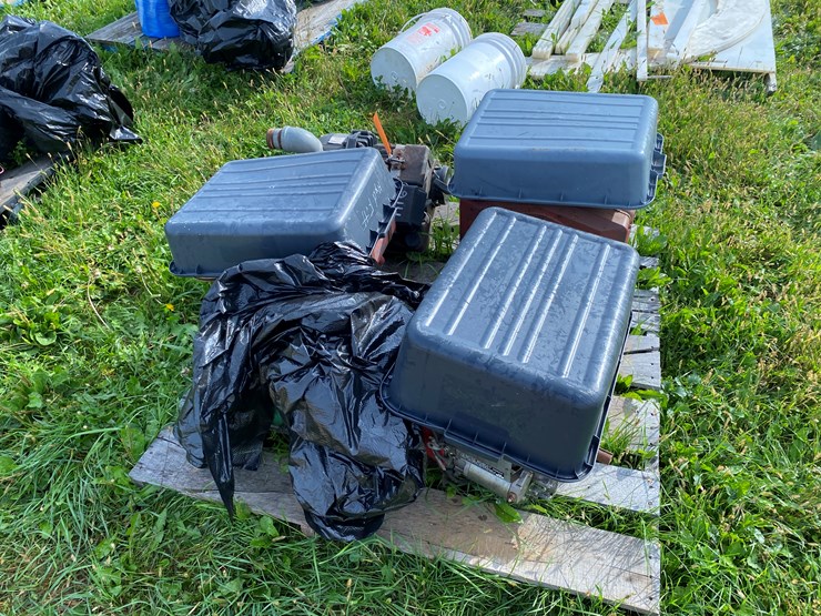 #1667-•-(4)-small-engines-&-gas-powered-pump-image-11