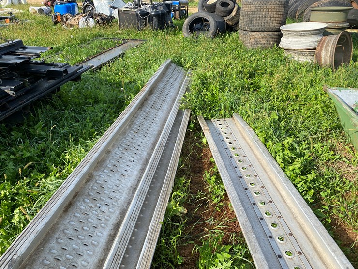 #1646-•-(3)-aluminum-ramps-image-5