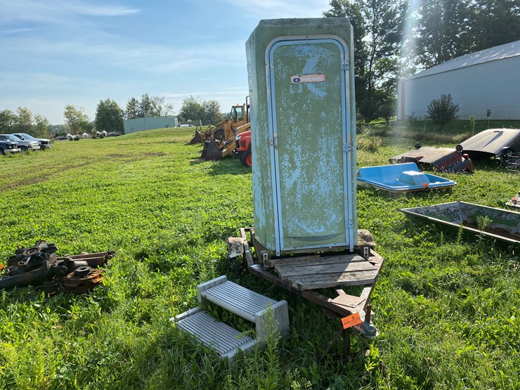 #1637-•-polly-port-a-potty-image-2