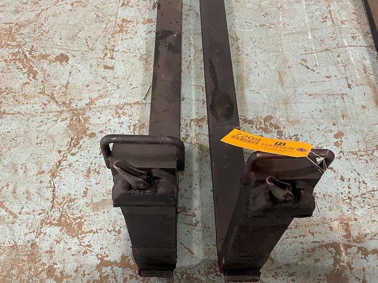 #7209-•-60"-x-4"-forklift-pallet-forks-image-4