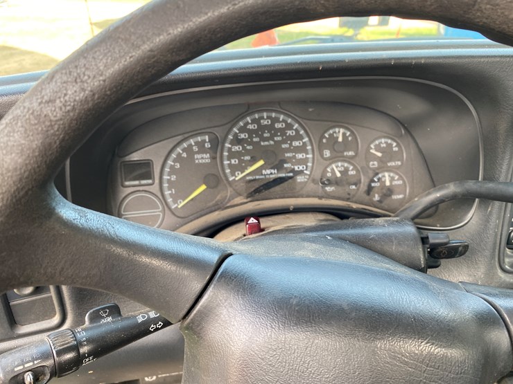 #1604-•-2000-chevy-silverado-1500-regular-cab-4x4-plow-truck-(no-title)-image-23