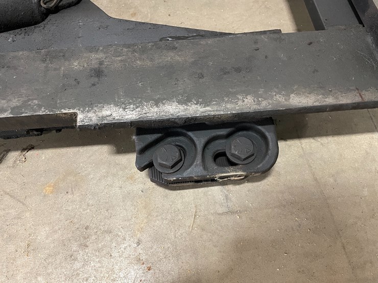 #7200-•-forklift-side-shift-plate-with-load-back-rest-image-7