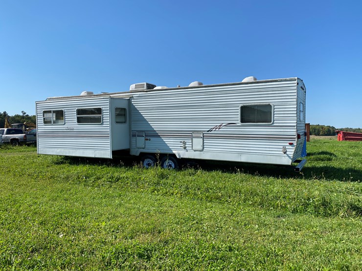 #1607-•-keystone-sprinter-360fk-camper,-(no-title)-image-4