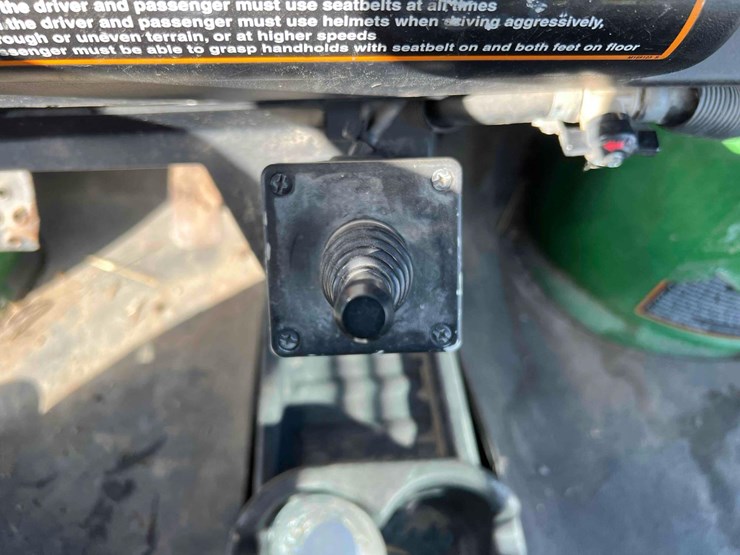 2013-john-deere-gator-image-27