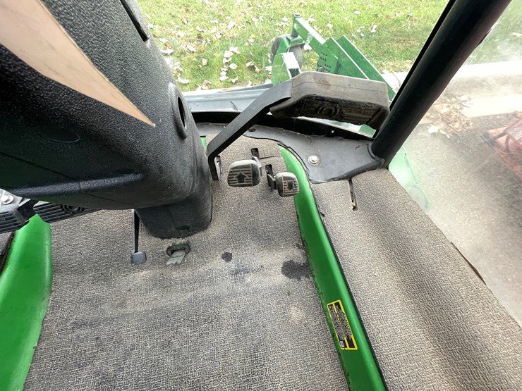 john-deere-1575-image-25